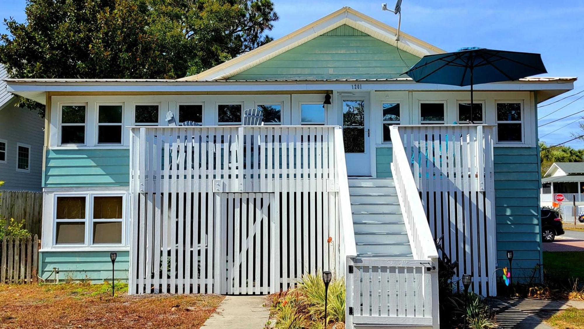 1201 Lovell Avenue By Tybee Beach Vacation Rentals タイビーアイランド エクステリア 写真