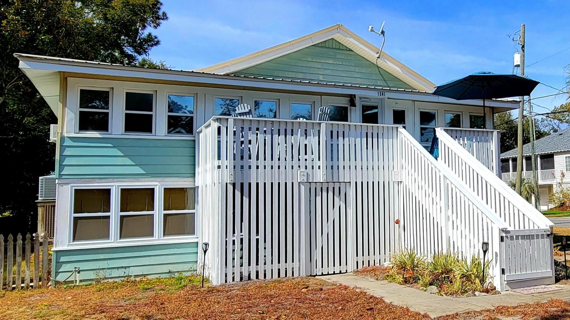 1201 Lovell Avenue By Tybee Beach Vacation Rentals タイビーアイランド エクステリア 写真